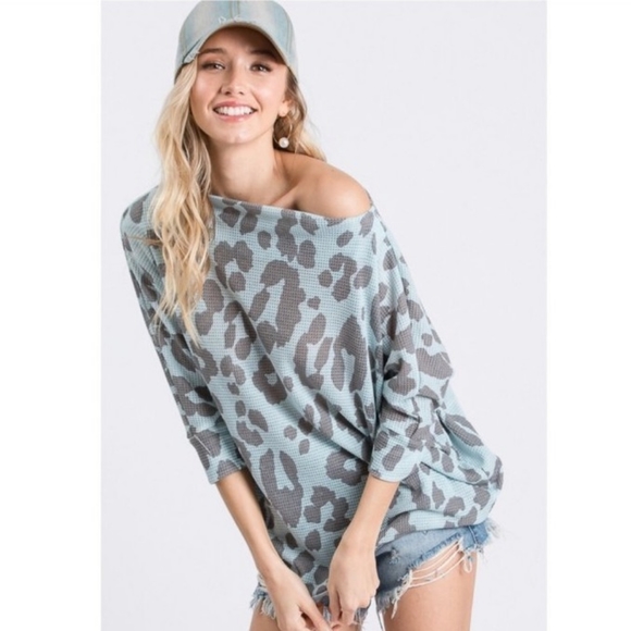 Leopard Off Shoulder Thermal - Picture 2 of 3